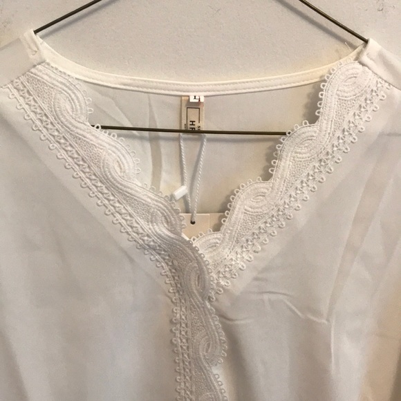 White blouse - Picture 2 of 5